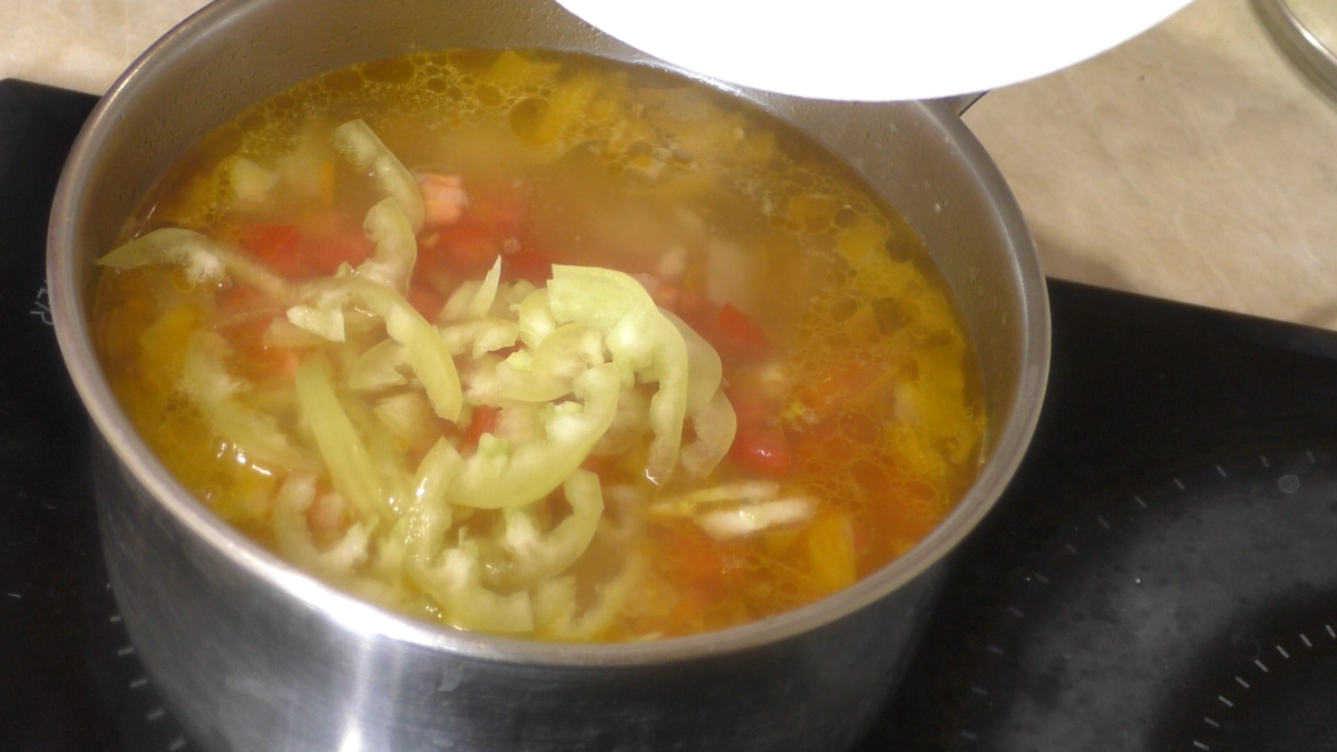 Вкусный суп на обед, получается как из печки, а готовиться быстро