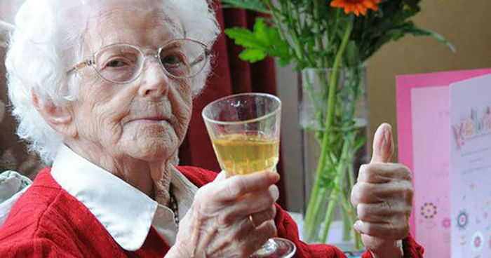 Алкоголь, лишние кг и кофе помогут вам дожить до 100 лет!