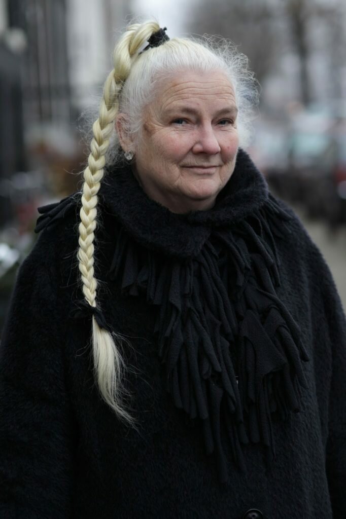 Женщины 50 лет с длинными волосами фото